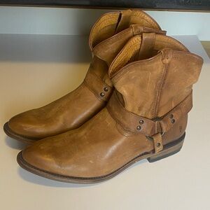 Women’s Frye leather boots Wyatt harness short boot Size 11